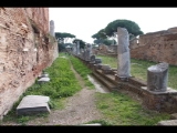 06990 ostia - regio i - forum - porticus westseie - ri sueden.jpg